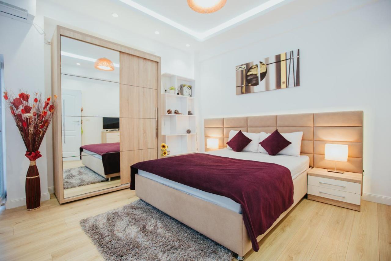Color Apartments Corneliu Coposu 1A street Bucarest Esterno foto