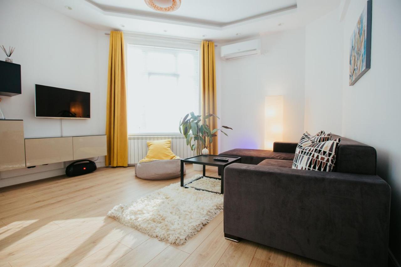Color Apartments Corneliu Coposu 1A street Bucarest Esterno foto