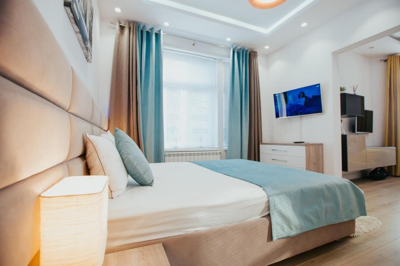 Color Apartments Corneliu Coposu 1A street Bucarest Esterno foto
